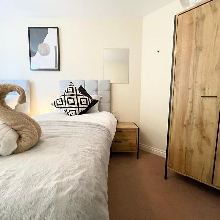 Best Price - Amazing 2 Bed 2 Bath - 4 Singles Or Super King Beds, 10 Min Walk To City Centre, 5 Minute Walk To Mayflower Theatre, Smart Tv, Ensuite, Balcony, Free Parking Southampton Exteriör bild