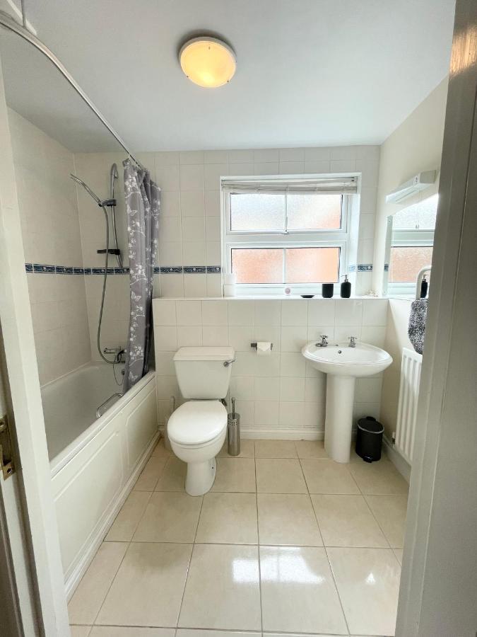 Best Price - Amazing 2 Bed 2 Bath - 4 Singles Or Super King Beds, 10 Min Walk To City Centre, 5 Minute Walk To Mayflower Theatre, Smart Tv, Ensuite, Balcony, Free Parking Southampton Exteriör bild