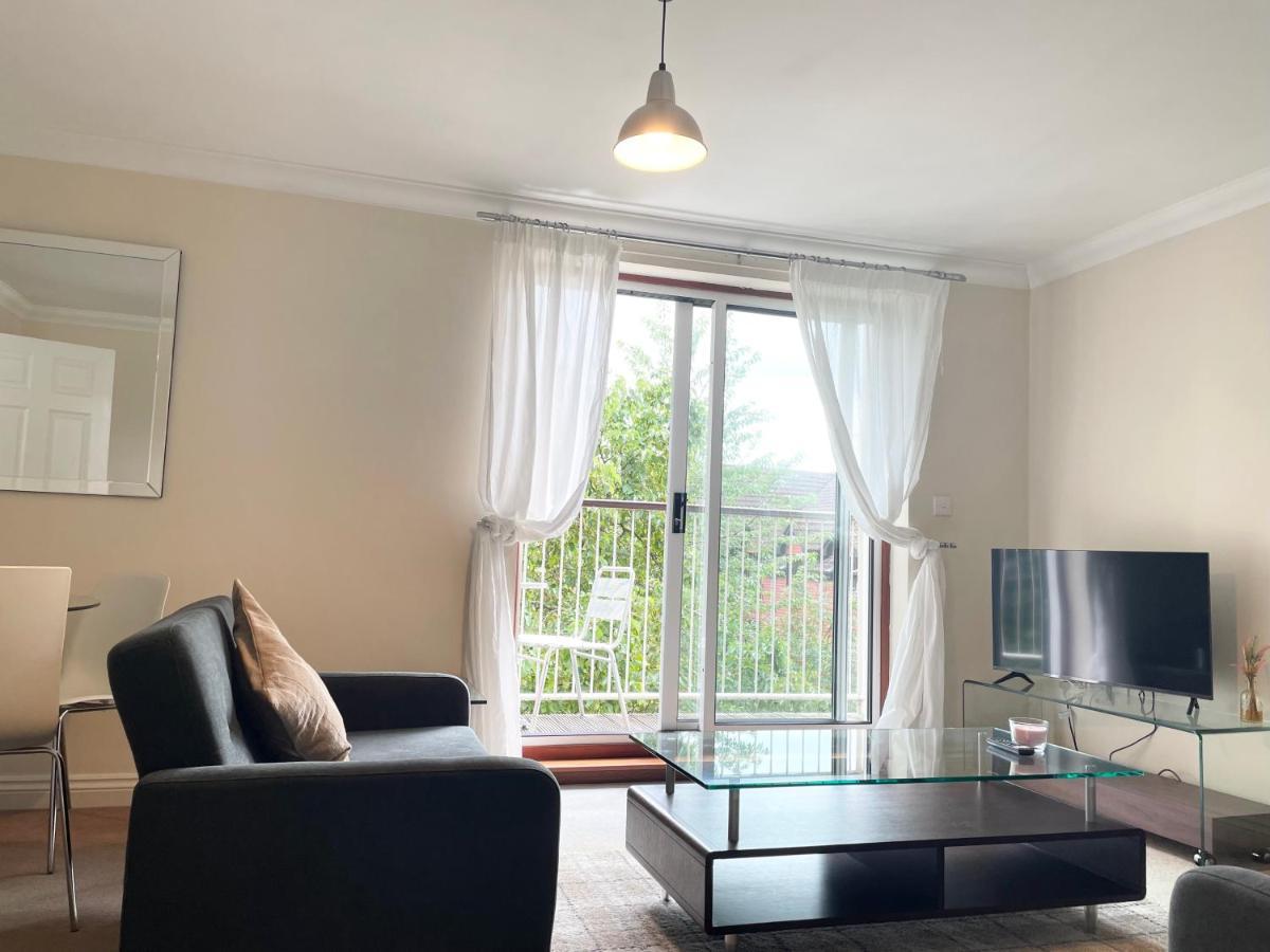 Best Price - Amazing 2 Bed 2 Bath - 4 Singles Or Super King Beds, 10 Min Walk To City Centre, 5 Minute Walk To Mayflower Theatre, Smart Tv, Ensuite, Balcony, Free Parking Southampton Exteriör bild