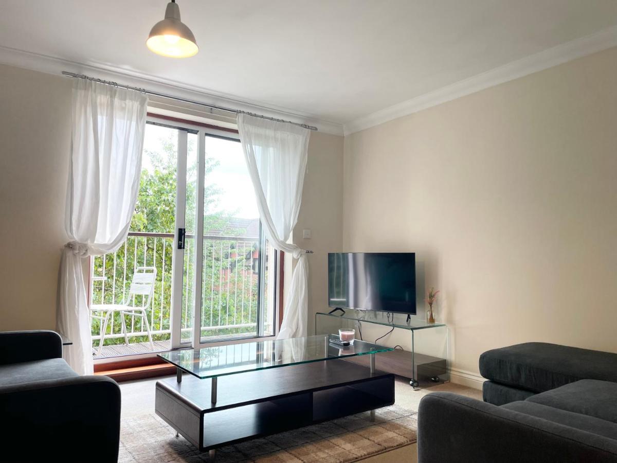 Best Price - Amazing 2 Bed 2 Bath - 4 Singles Or Super King Beds, 10 Min Walk To City Centre, 5 Minute Walk To Mayflower Theatre, Smart Tv, Ensuite, Balcony, Free Parking Southampton Exteriör bild