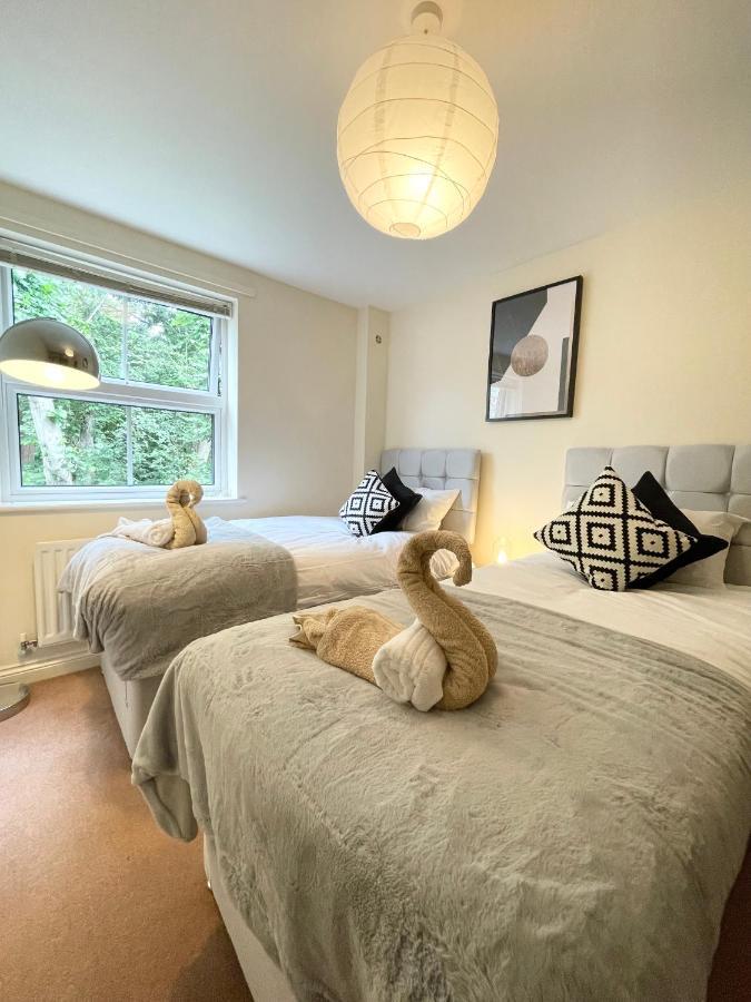 Best Price - Amazing 2 Bed 2 Bath - 4 Singles Or Super King Beds, 10 Min Walk To City Centre, 5 Minute Walk To Mayflower Theatre, Smart Tv, Ensuite, Balcony, Free Parking Southampton Exteriör bild