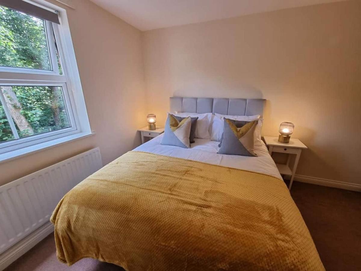 Best Price - Amazing 2 Bed 2 Bath - 4 Singles Or Super King Beds, 10 Min Walk To City Centre, 5 Minute Walk To Mayflower Theatre, Smart Tv, Ensuite, Balcony, Free Parking Southampton Exteriör bild