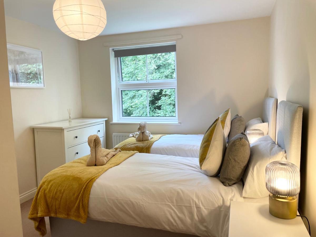 Best Price - Amazing 2 Bed 2 Bath - 4 Singles Or Super King Beds, 10 Min Walk To City Centre, 5 Minute Walk To Mayflower Theatre, Smart Tv, Ensuite, Balcony, Free Parking Southampton Exteriör bild
