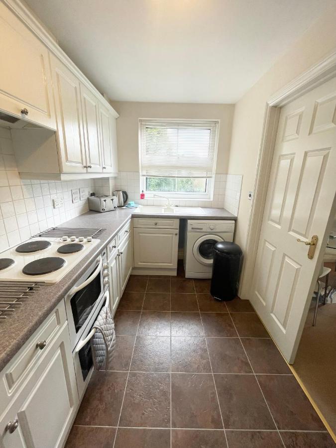 Best Price - Amazing 2 Bed 2 Bath - 4 Singles Or Super King Beds, 10 Min Walk To City Centre, 5 Minute Walk To Mayflower Theatre, Smart Tv, Ensuite, Balcony, Free Parking Southampton Exteriör bild