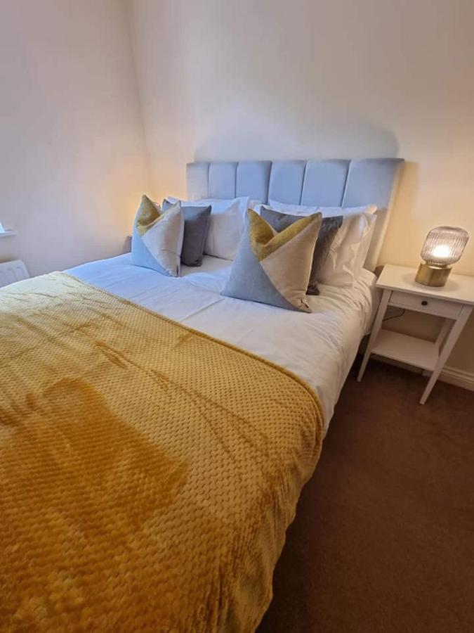 Best Price - Amazing 2 Bed 2 Bath - 4 Singles Or Super King Beds, 10 Min Walk To City Centre, 5 Minute Walk To Mayflower Theatre, Smart Tv, Ensuite, Balcony, Free Parking Southampton Exteriör bild
