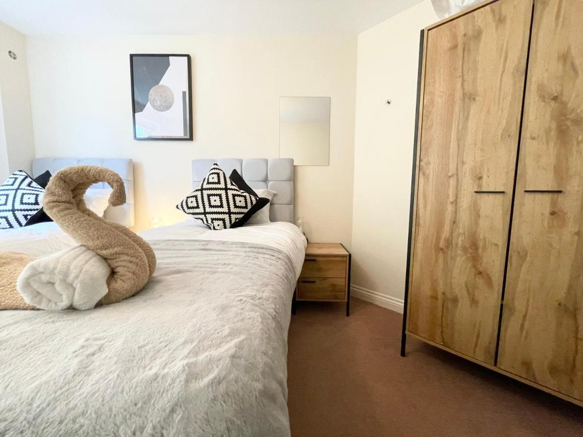 Best Price - Amazing 2 Bed 2 Bath - 4 Singles Or Super King Beds, 10 Min Walk To City Centre, 5 Minute Walk To Mayflower Theatre, Smart Tv, Ensuite, Balcony, Free Parking Southampton Exteriör bild