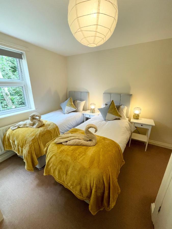 Best Price - Amazing 2 Bed 2 Bath - 4 Singles Or Super King Beds, 10 Min Walk To City Centre, 5 Minute Walk To Mayflower Theatre, Smart Tv, Ensuite, Balcony, Free Parking Southampton Exteriör bild