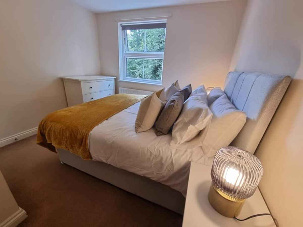 Best Price - Amazing 2 Bed 2 Bath - 4 Singles Or Super King Beds, 10 Min Walk To City Centre, 5 Minute Walk To Mayflower Theatre, Smart Tv, Ensuite, Balcony, Free Parking Southampton Exteriör bild
