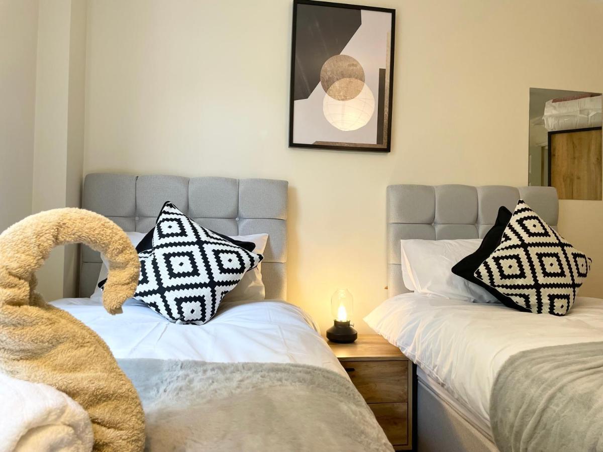 Best Price - Amazing 2 Bed 2 Bath - 4 Singles Or Super King Beds, 10 Min Walk To City Centre, 5 Minute Walk To Mayflower Theatre, Smart Tv, Ensuite, Balcony, Free Parking Southampton Exteriör bild