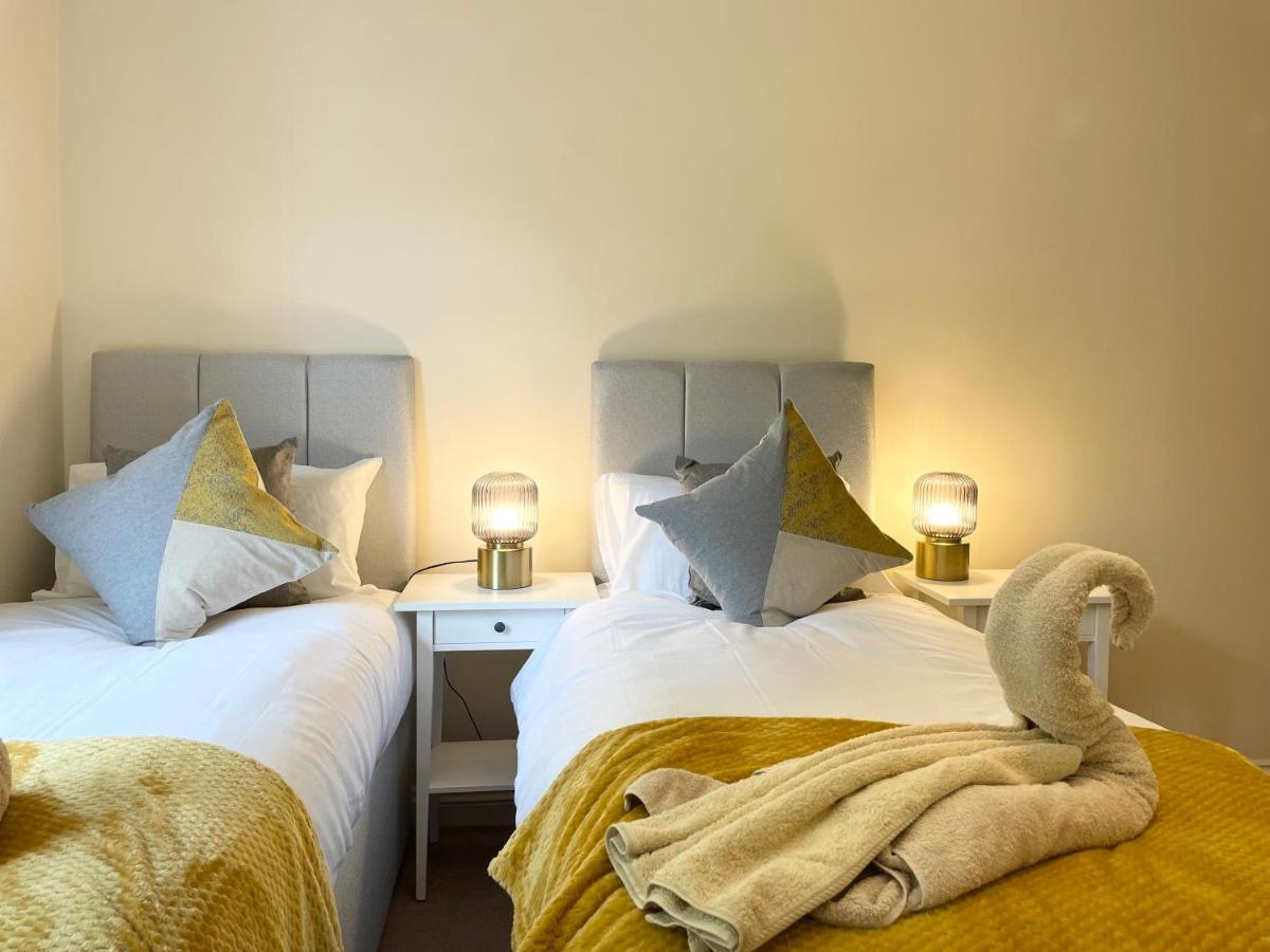 Best Price - Amazing 2 Bed 2 Bath - 4 Singles Or Super King Beds, 10 Min Walk To City Centre, 5 Minute Walk To Mayflower Theatre, Smart Tv, Ensuite, Balcony, Free Parking Southampton Exteriör bild